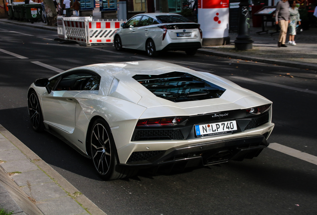 Lamborghini Aventador S LP740-4