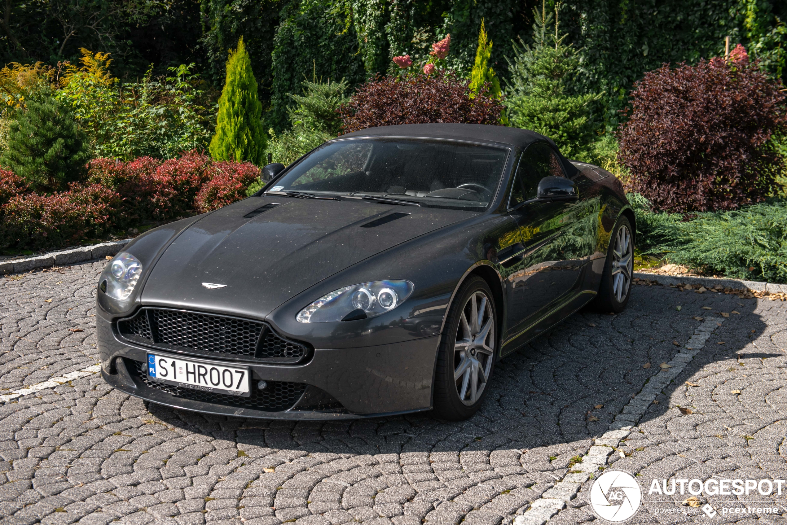 Aston Martin V8 Vantage Roadster 2012