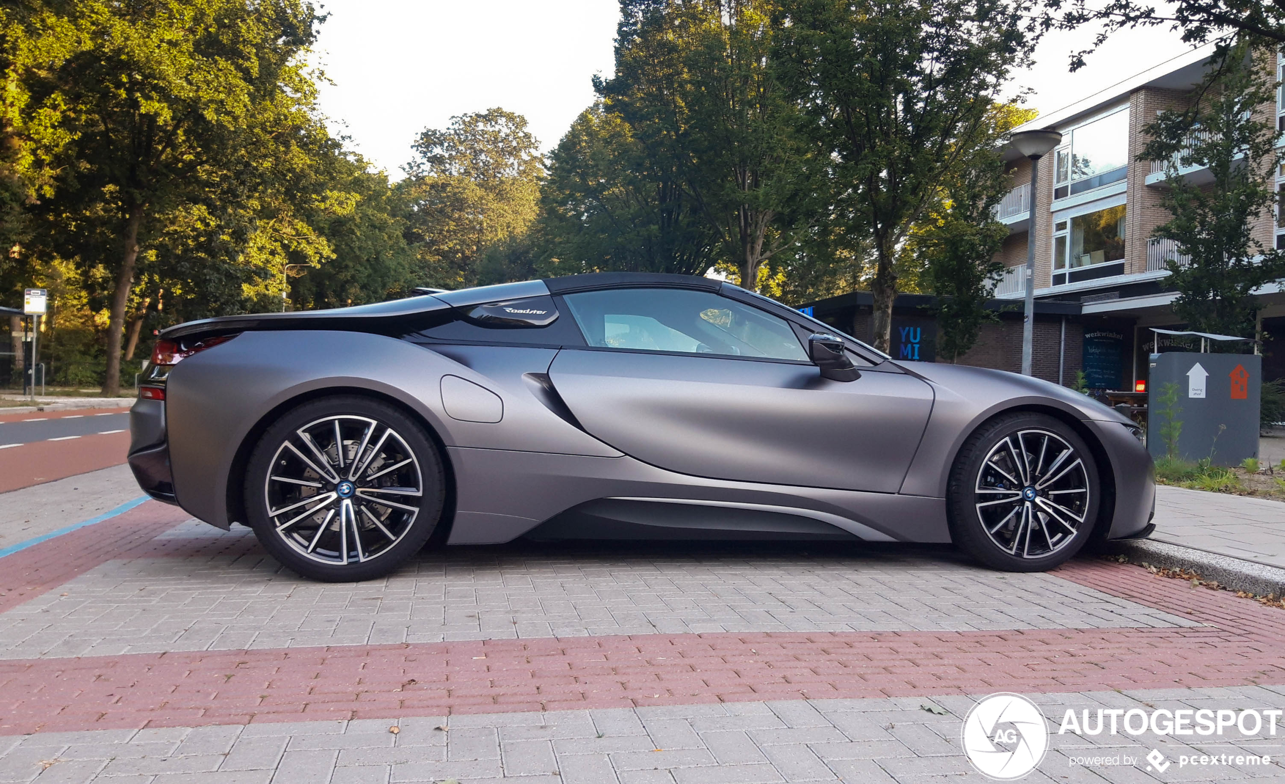 BMW i8 Roadster