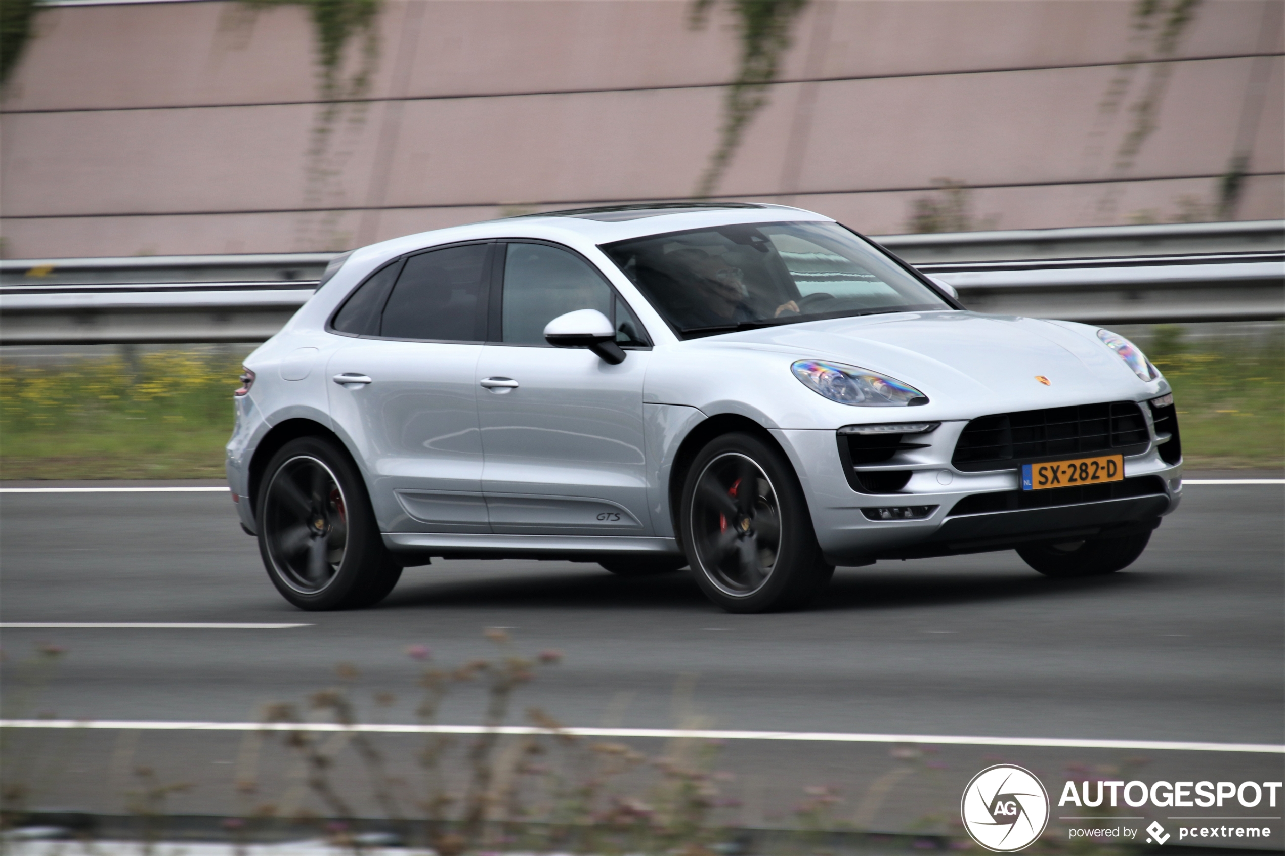 Porsche 95B Macan GTS