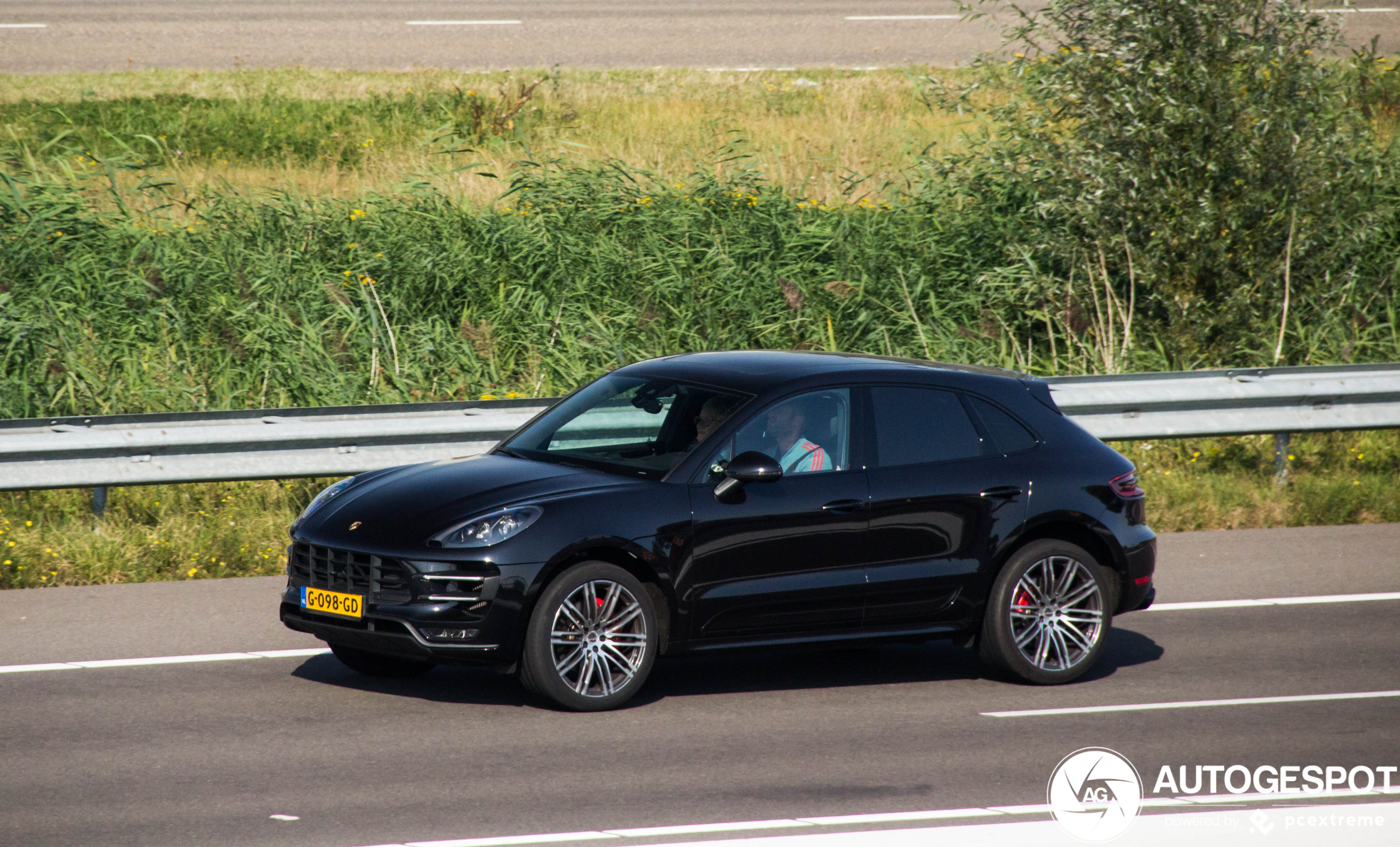 Porsche 95B Macan Turbo