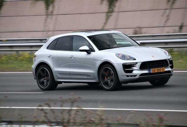 Porsche 95B Macan GTS