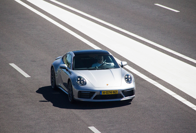 Porsche 992 Carrera 4S