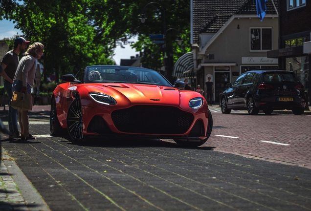 Aston Martin DBS Superleggera Volante