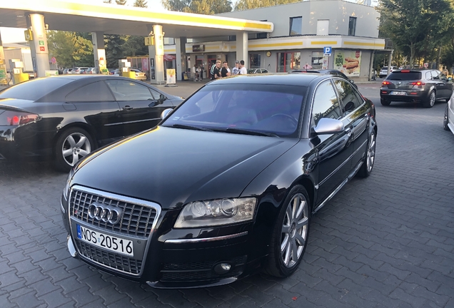 Audi S8 D3