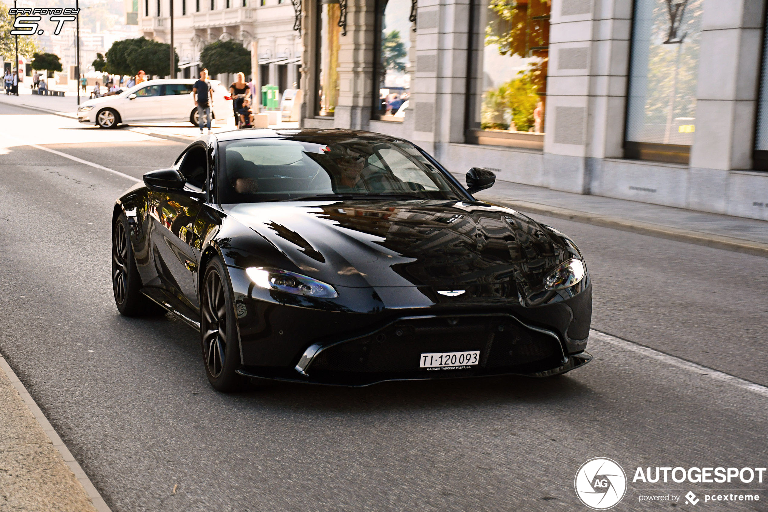 Aston Martin V8 Vantage 2018