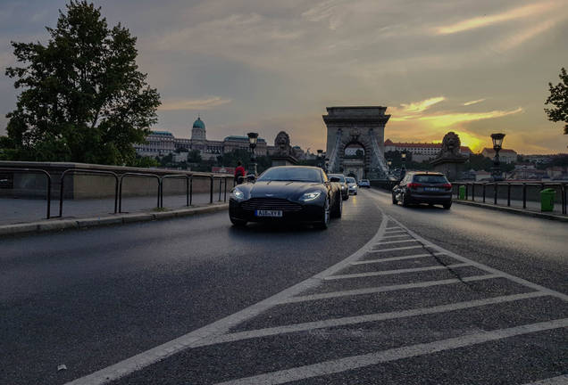 Aston Martin DB11