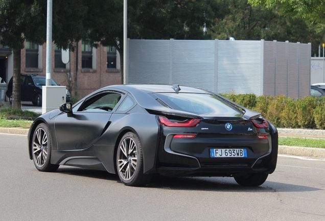 BMW i8 Protonic Frozen Black Edition