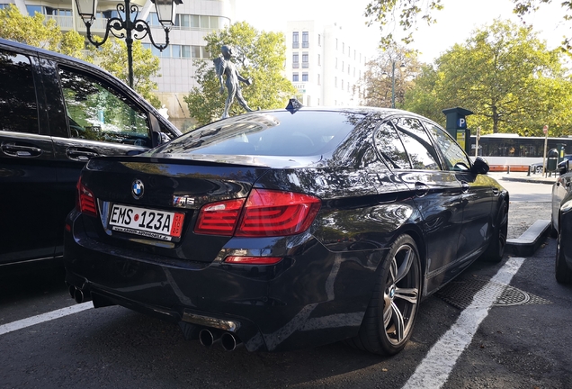 BMW M5 F10 2011