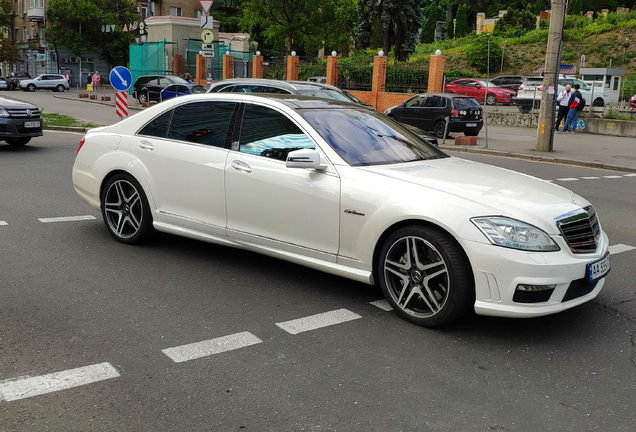 Mercedes-Benz S 63 AMG W221 2011