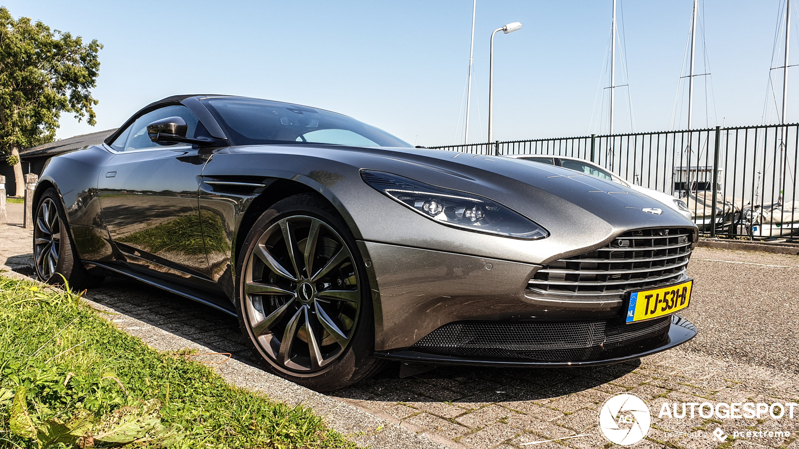 Aston Martin DB11 V8 Volante