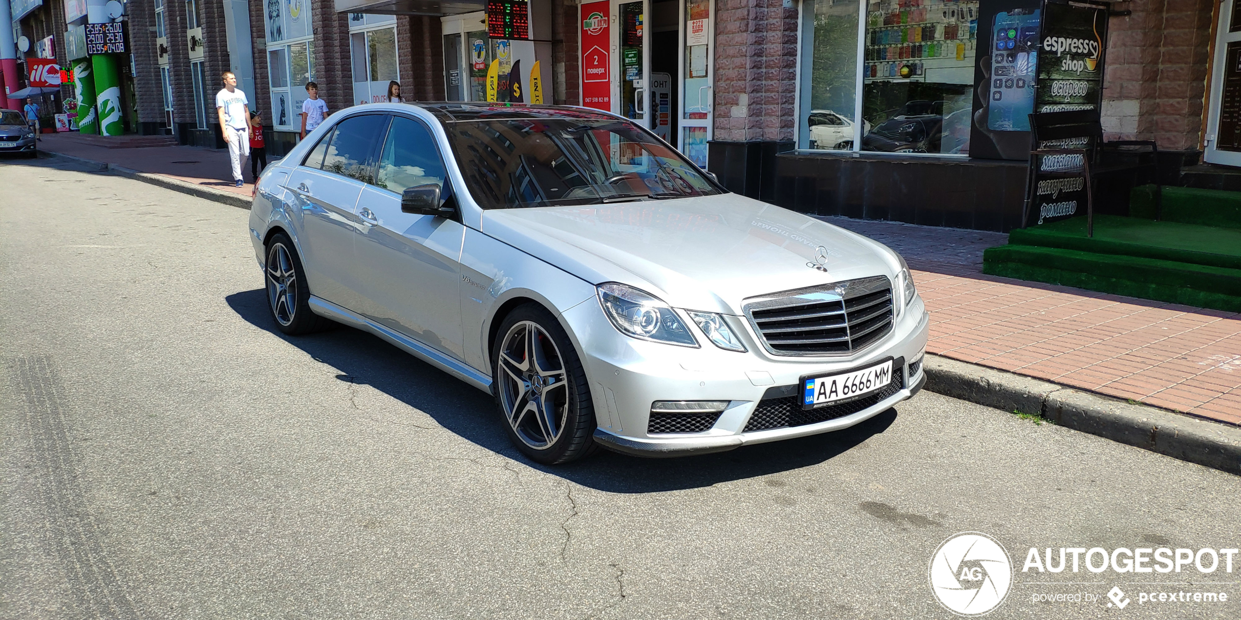 Mercedes-Benz E 63 AMG W212 V8 Biturbo - 13 juin 2020 - Autogespot