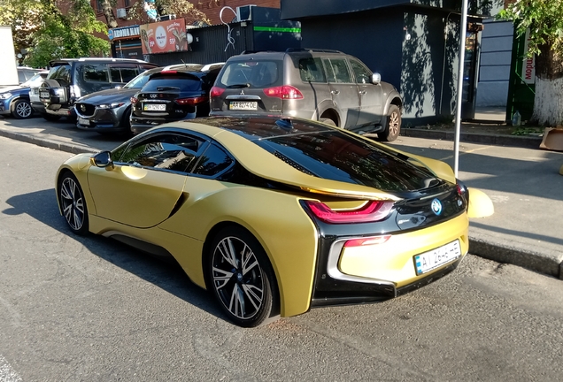 BMW i8 Protonic Frozen Yellow Edition