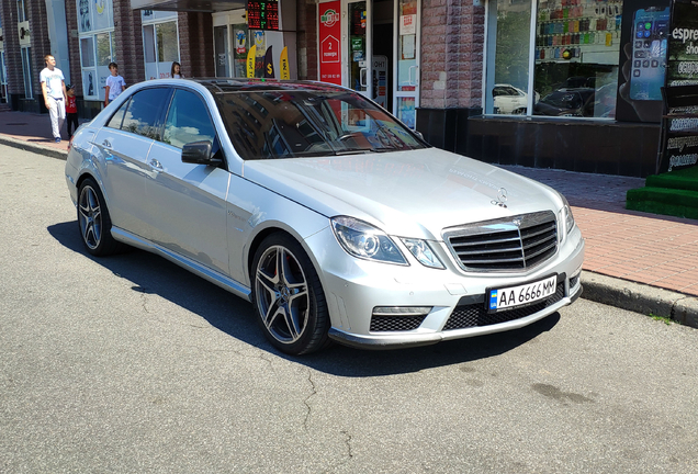 Mercedes-Benz E 63 AMG W212 V8 Biturbo