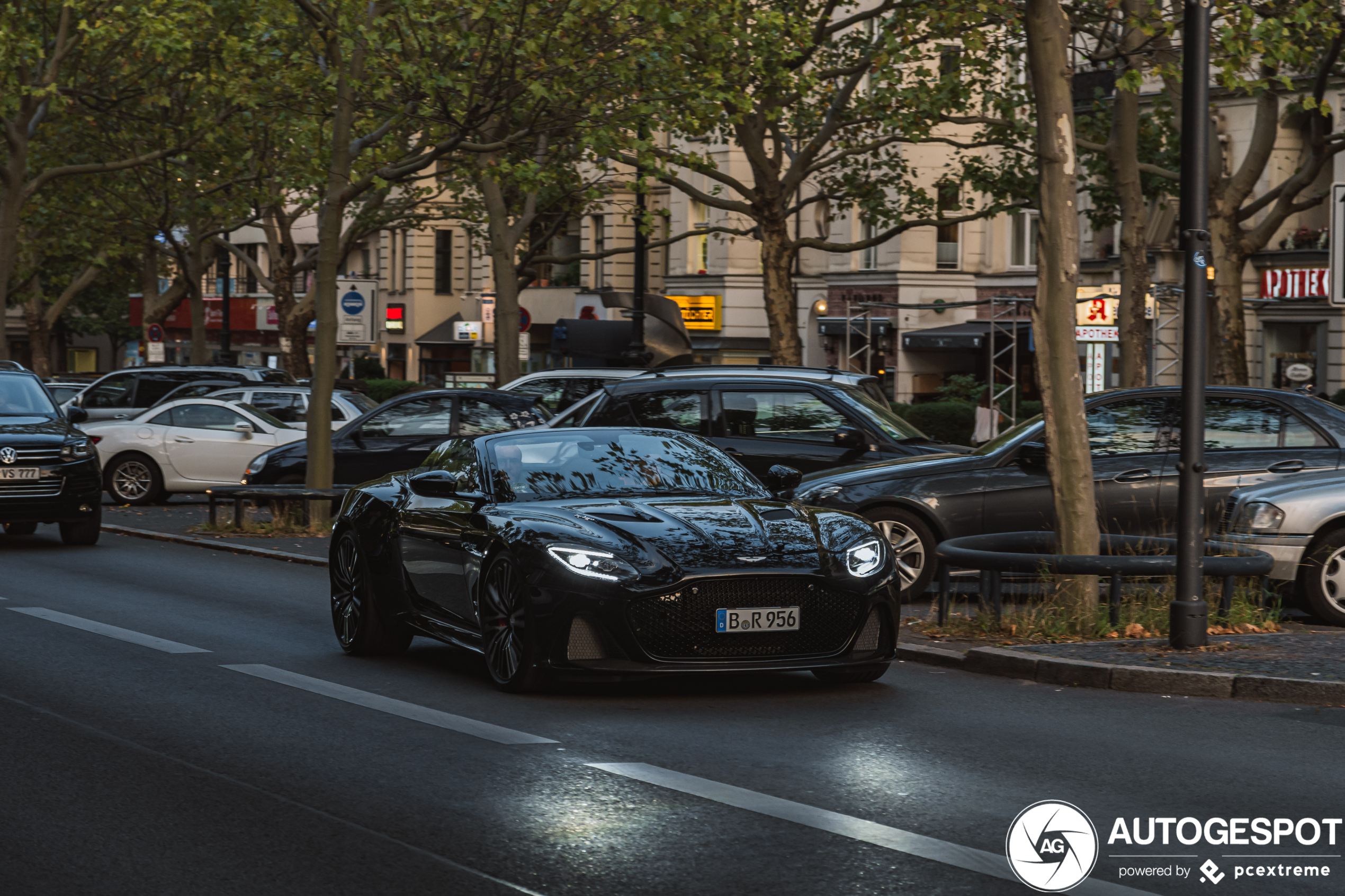 Aston Martin DBS Superleggera Volante