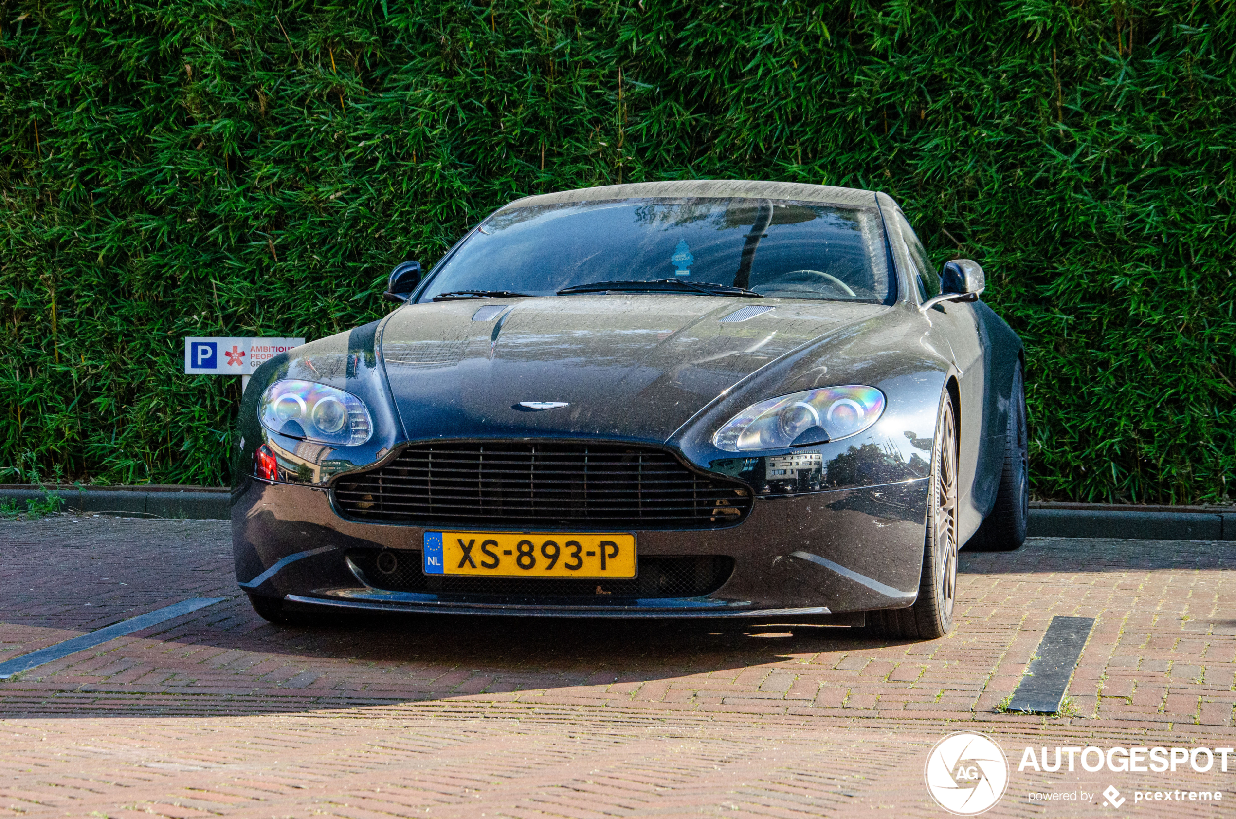 Aston Martin V8 Vantage