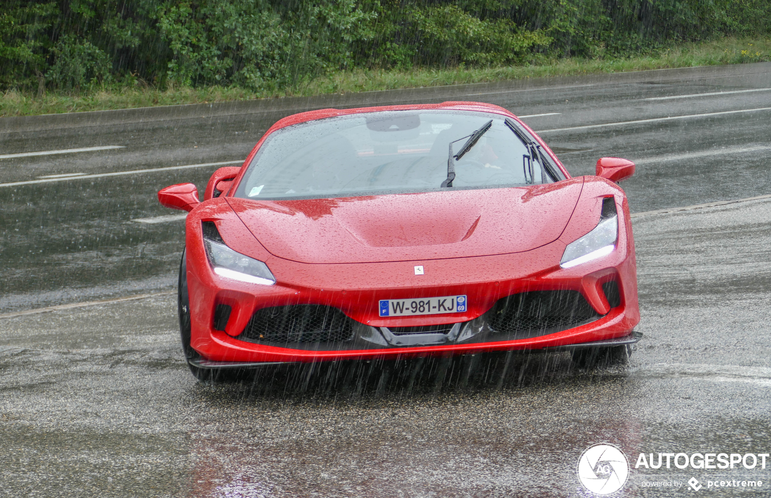 Hier koop je de Ferrari F8 Spider zeker niet voor