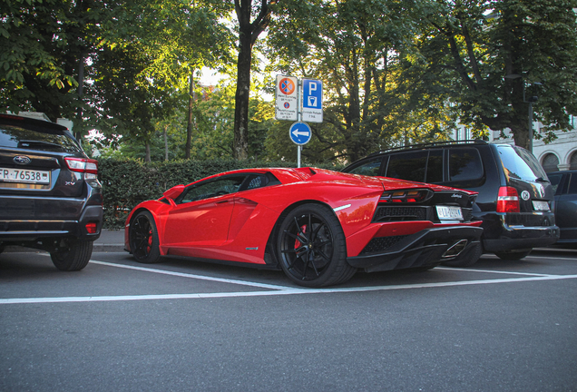 Lamborghini Aventador S LP740-4