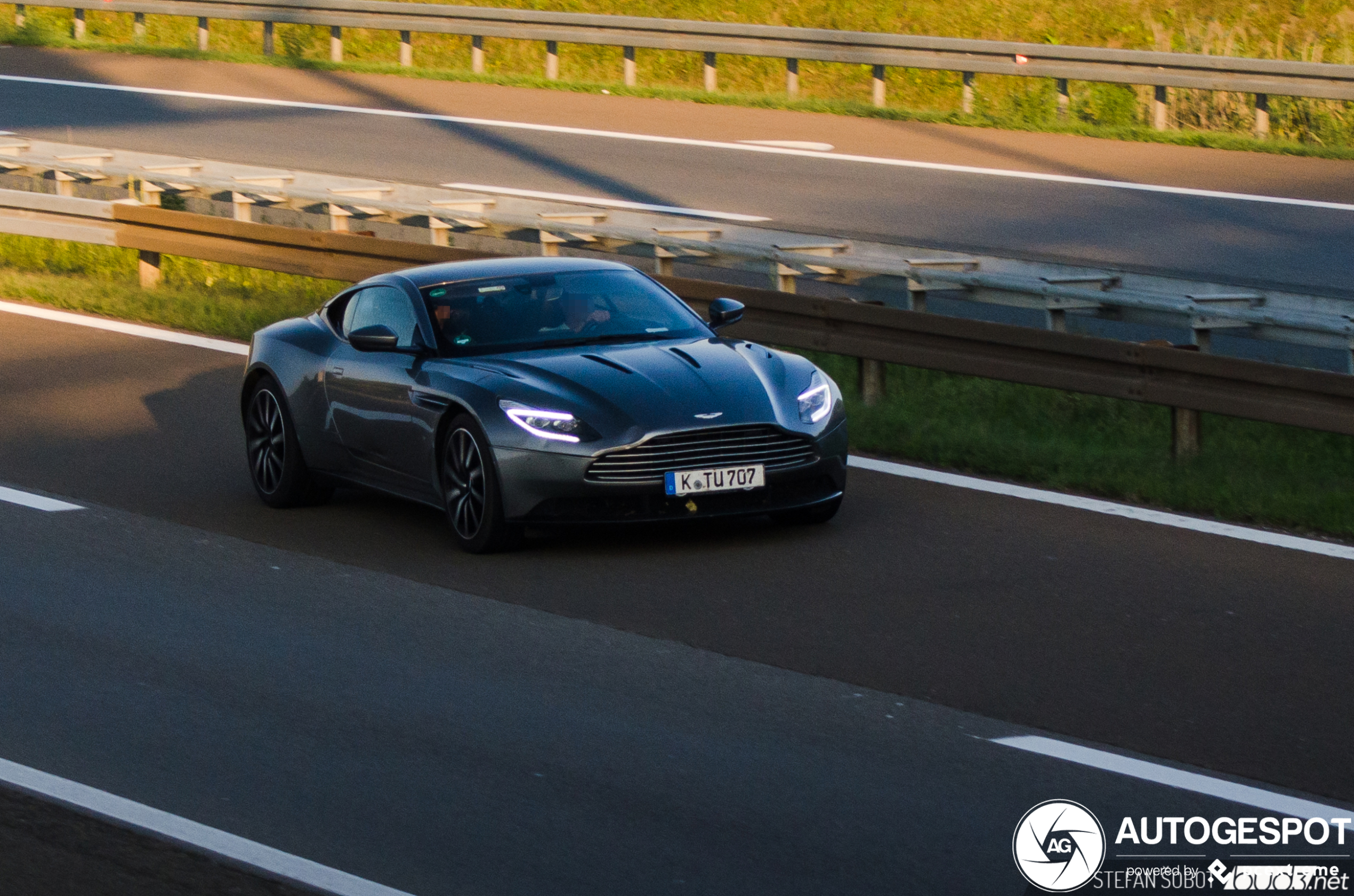 Aston Martin DB11