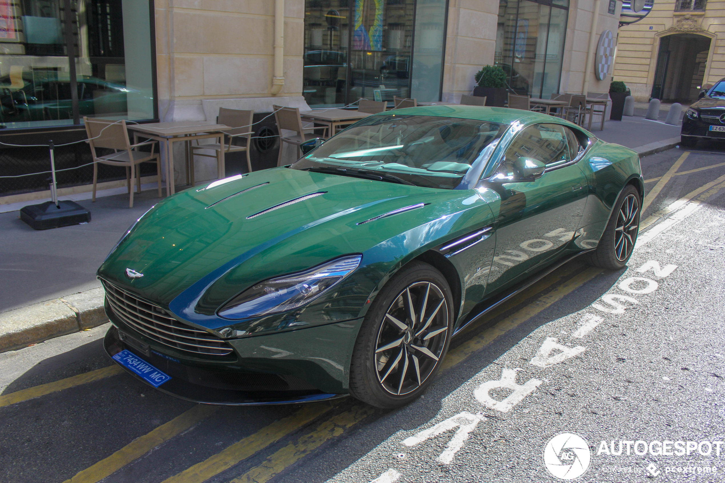 Aston Martin DB11