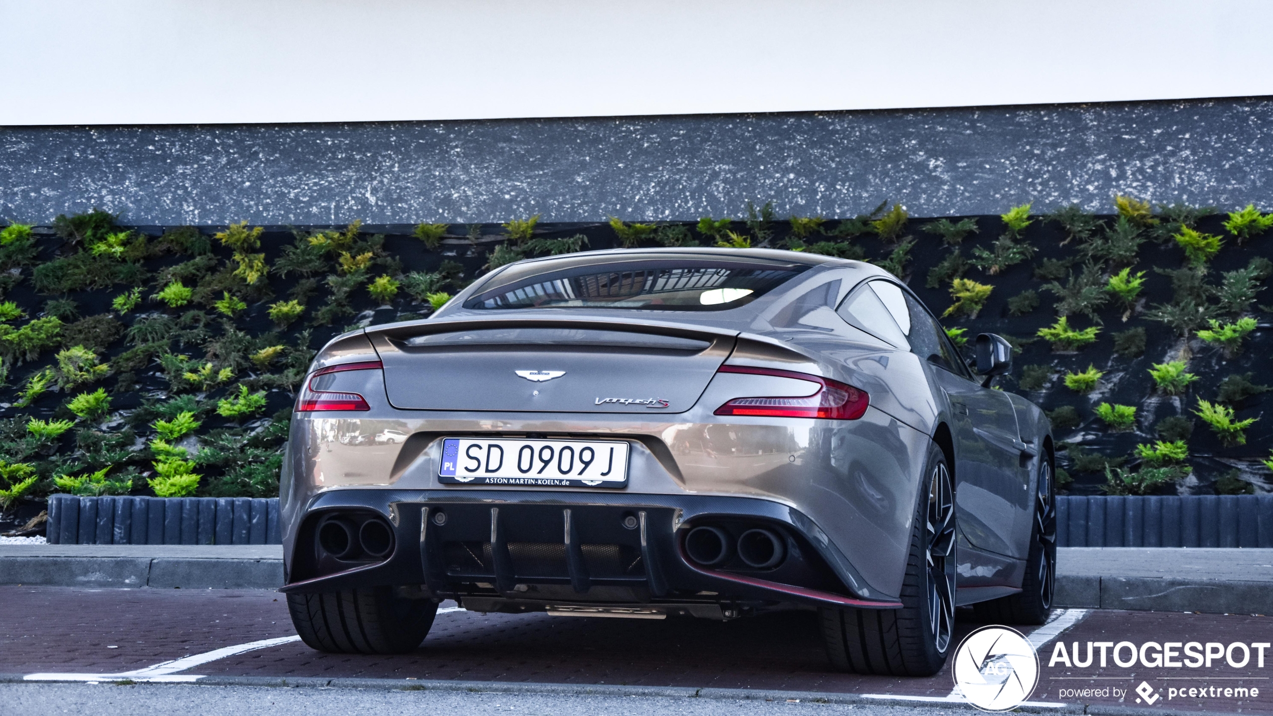 Aston Martin Vanquish S 2017