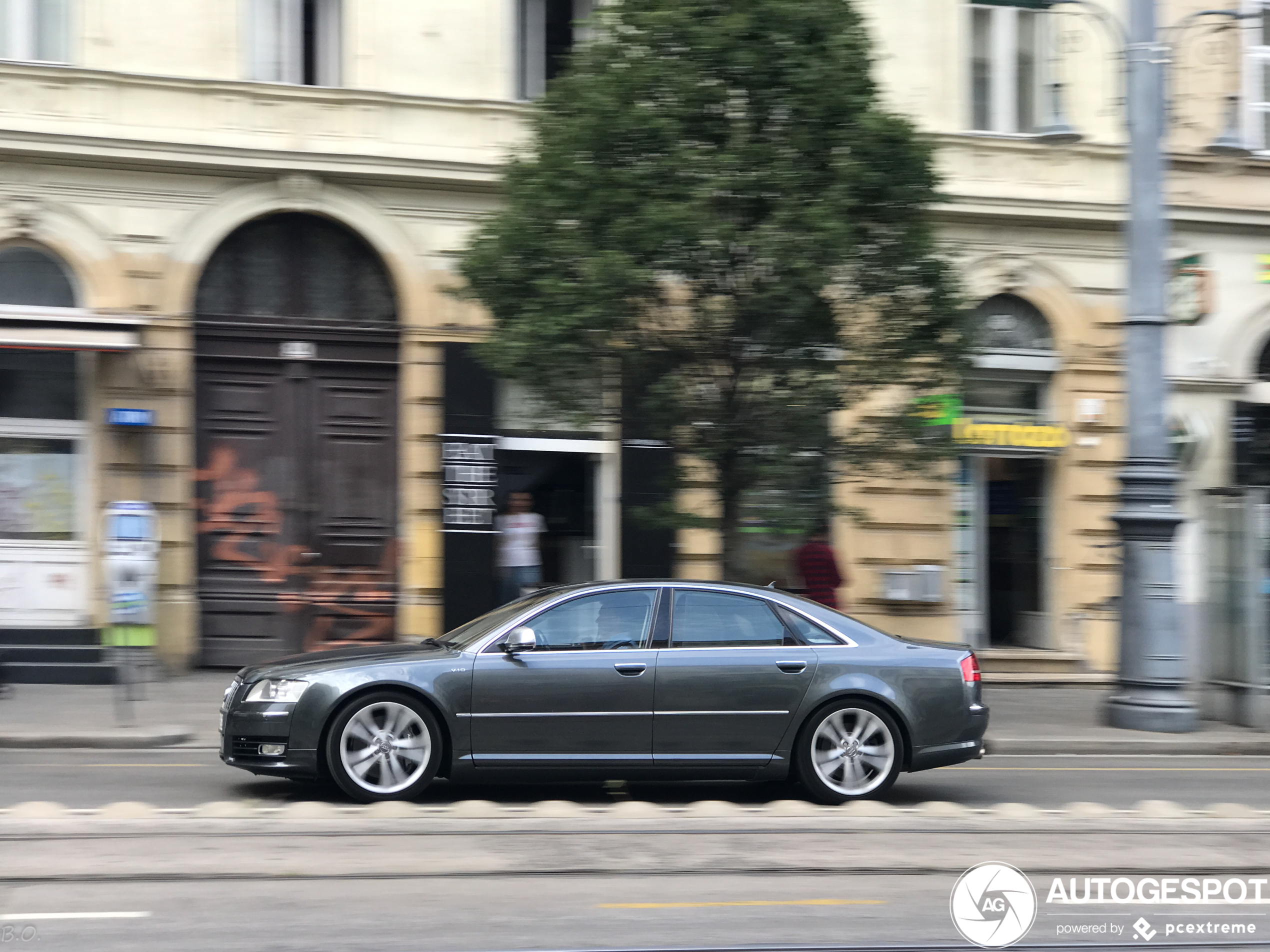 Audi S8 D3