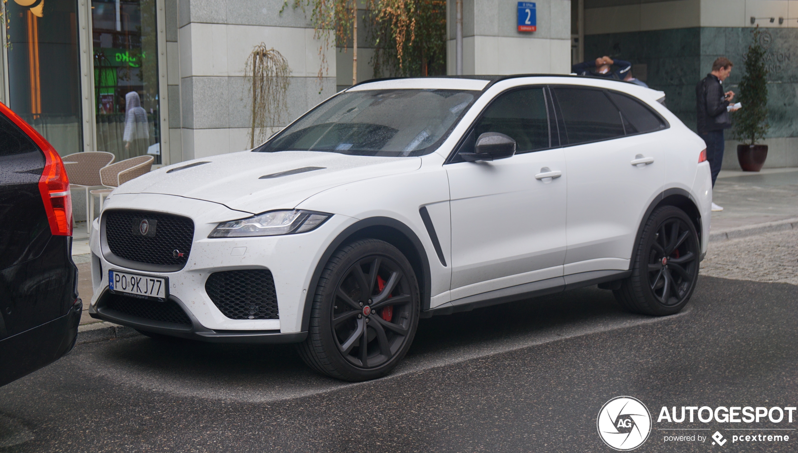 Jaguar F-PACE SVR