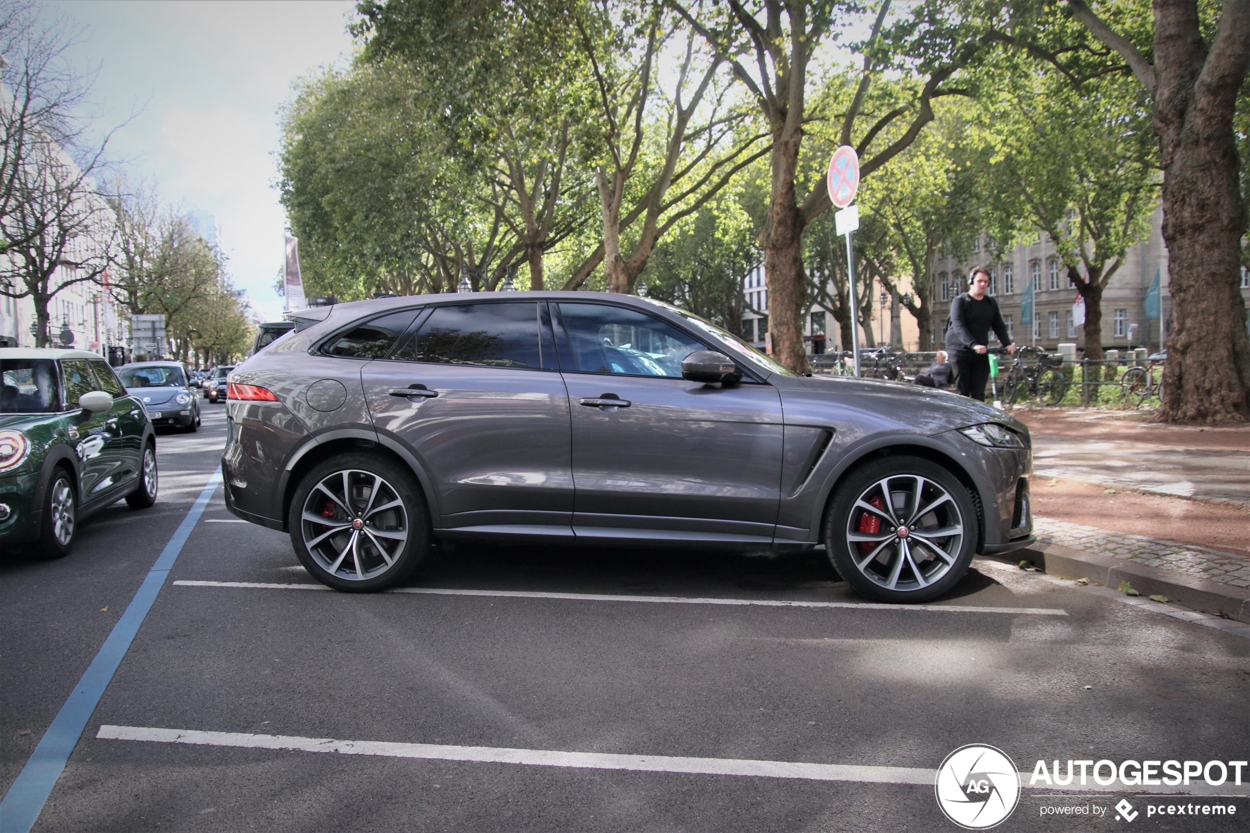 Jaguar F-PACE SVR