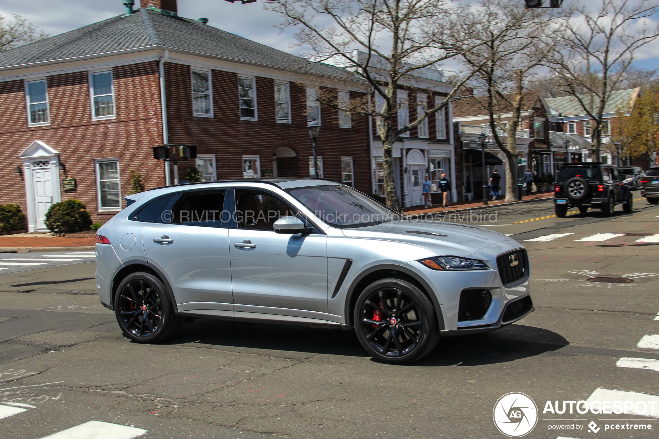 Jaguar F-PACE SVR