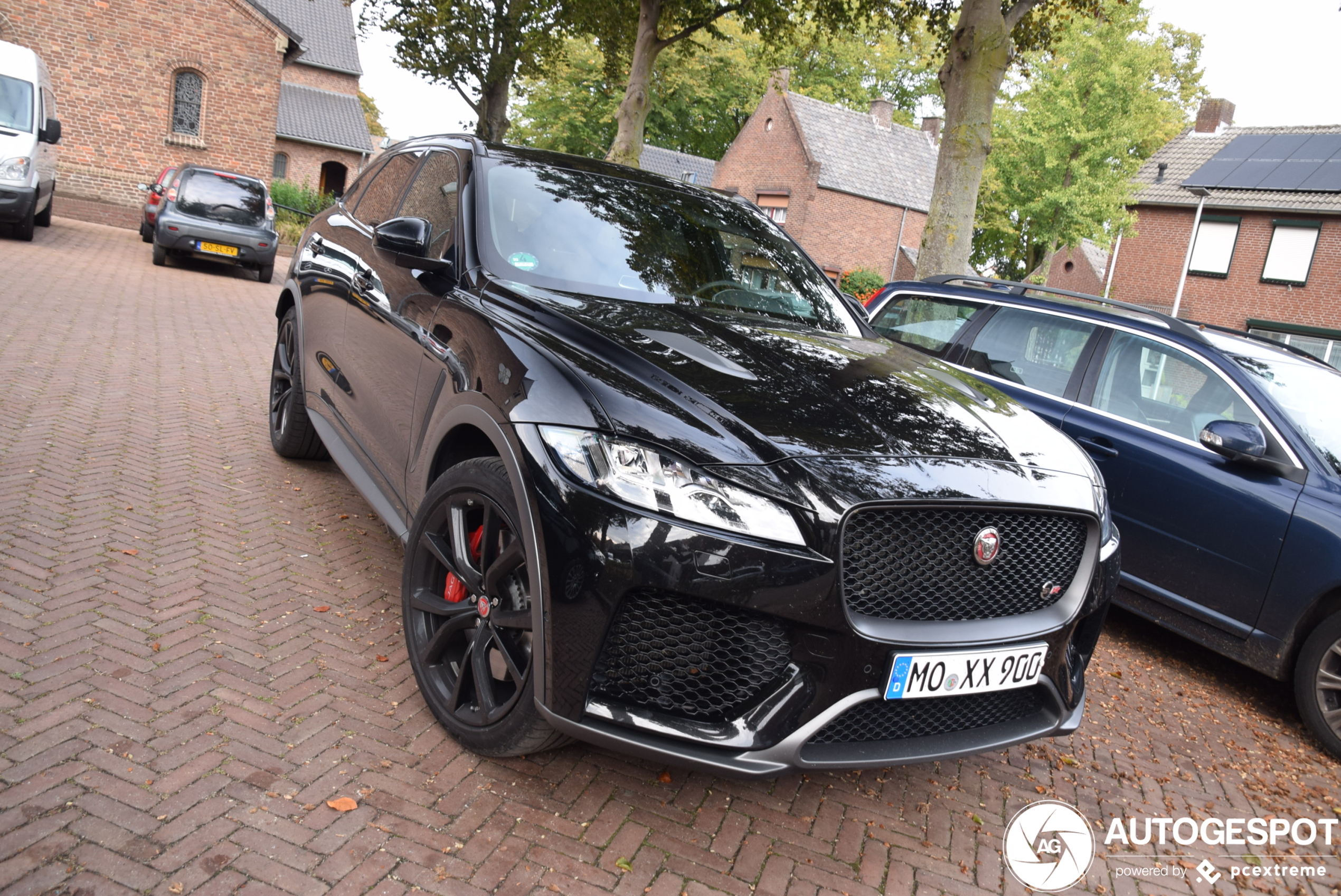 Jaguar F-PACE SVR