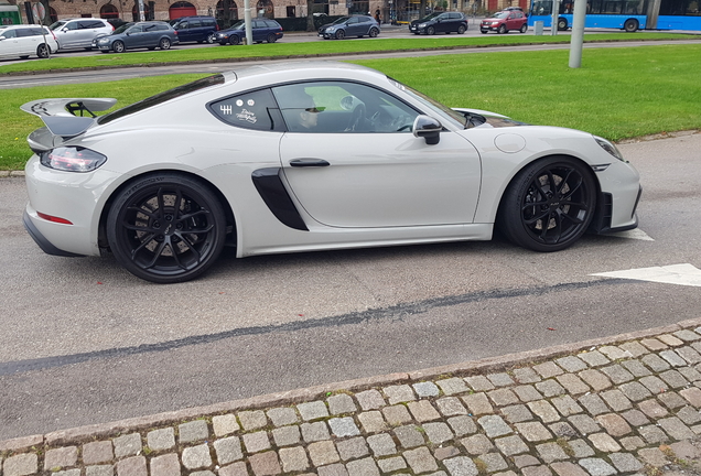 Porsche 718 Cayman GT4