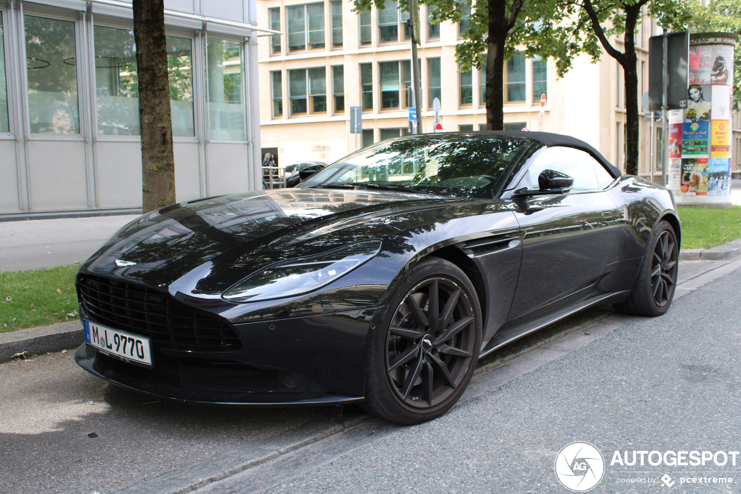 Aston Martin DB11 V8 Volante