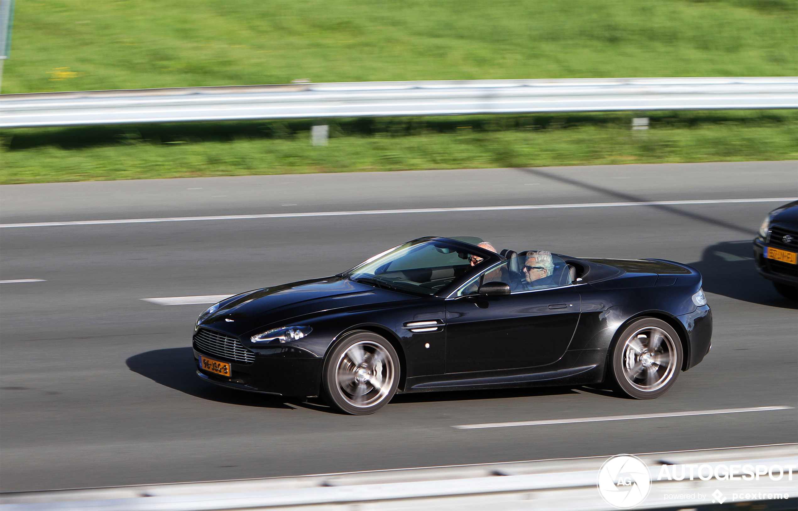 Aston Martin V8 Vantage N400 Roadster