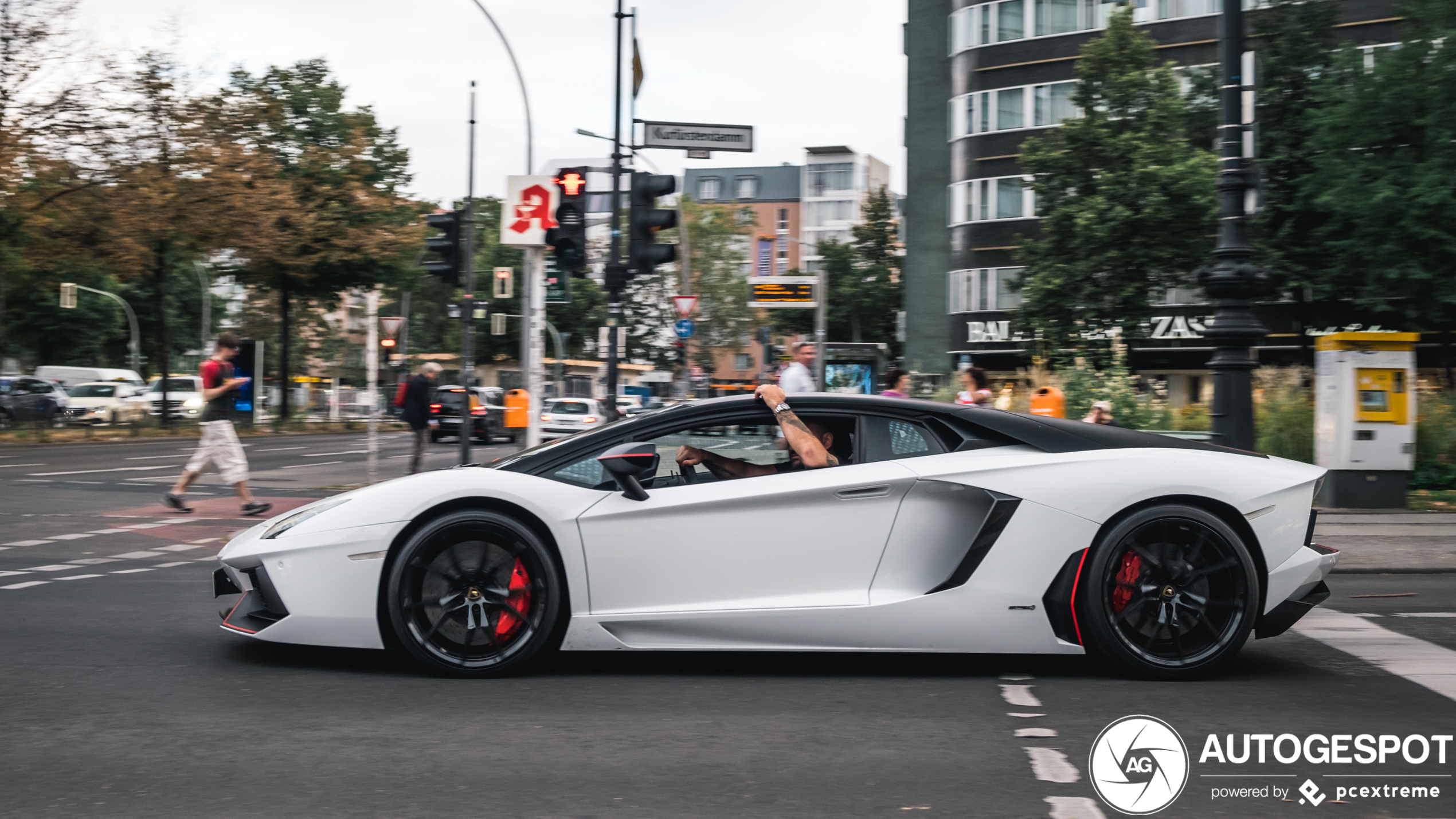 Lamborghini Aventador LP700-4 Pirelli Edition