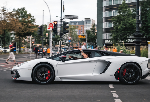 Lamborghini Aventador LP700-4 Pirelli Edition