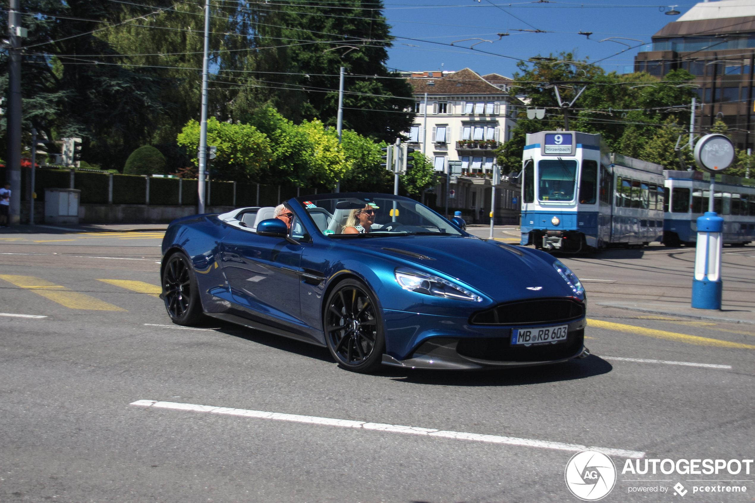 Aston Martin Vanquish S Volante 2017