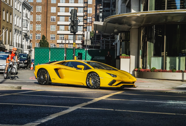 Lamborghini Aventador S LP740-4