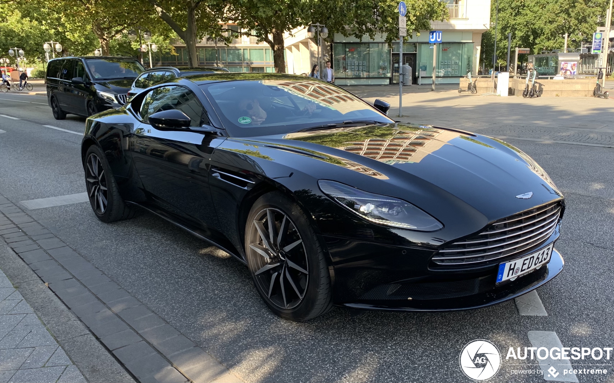 Aston Martin DB11 V8