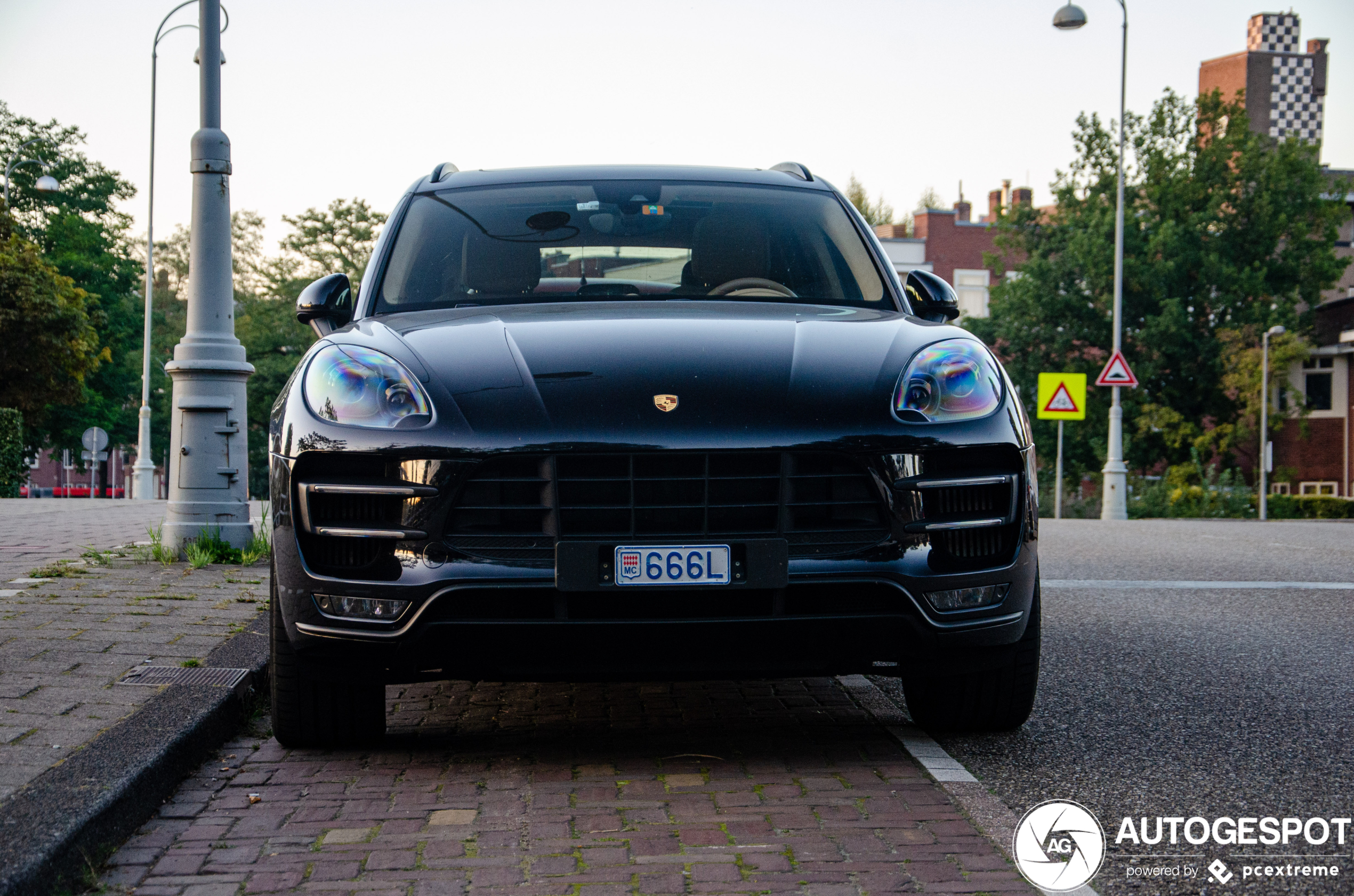 Porsche 95B Macan Turbo