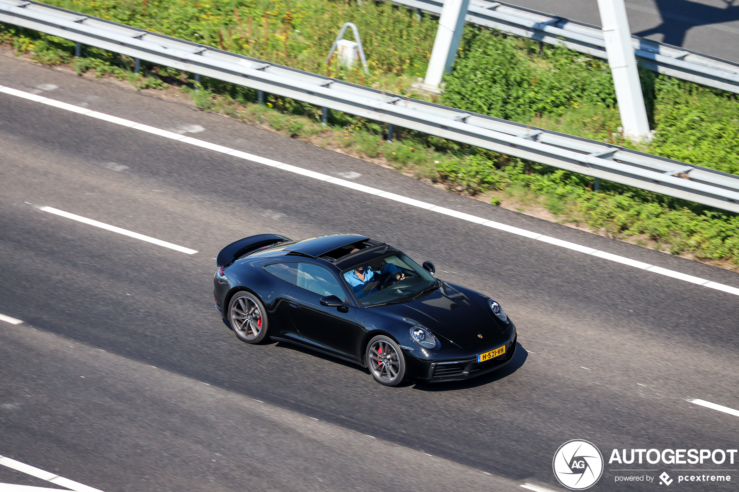 Porsche 992 Carrera 4S