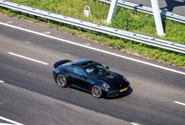 Porsche 992 Carrera 4S