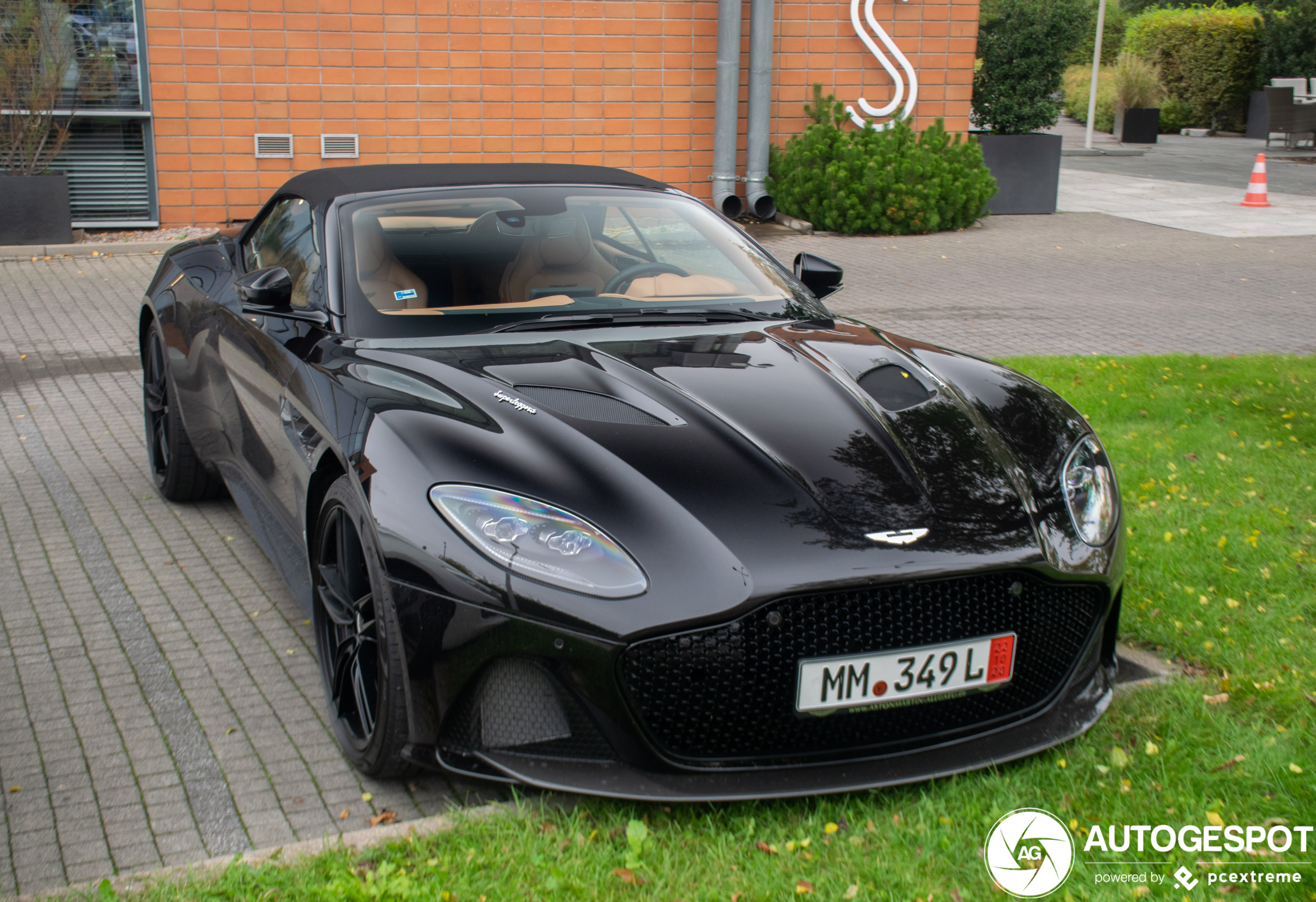 Aston Martin DBS Superleggera Volante