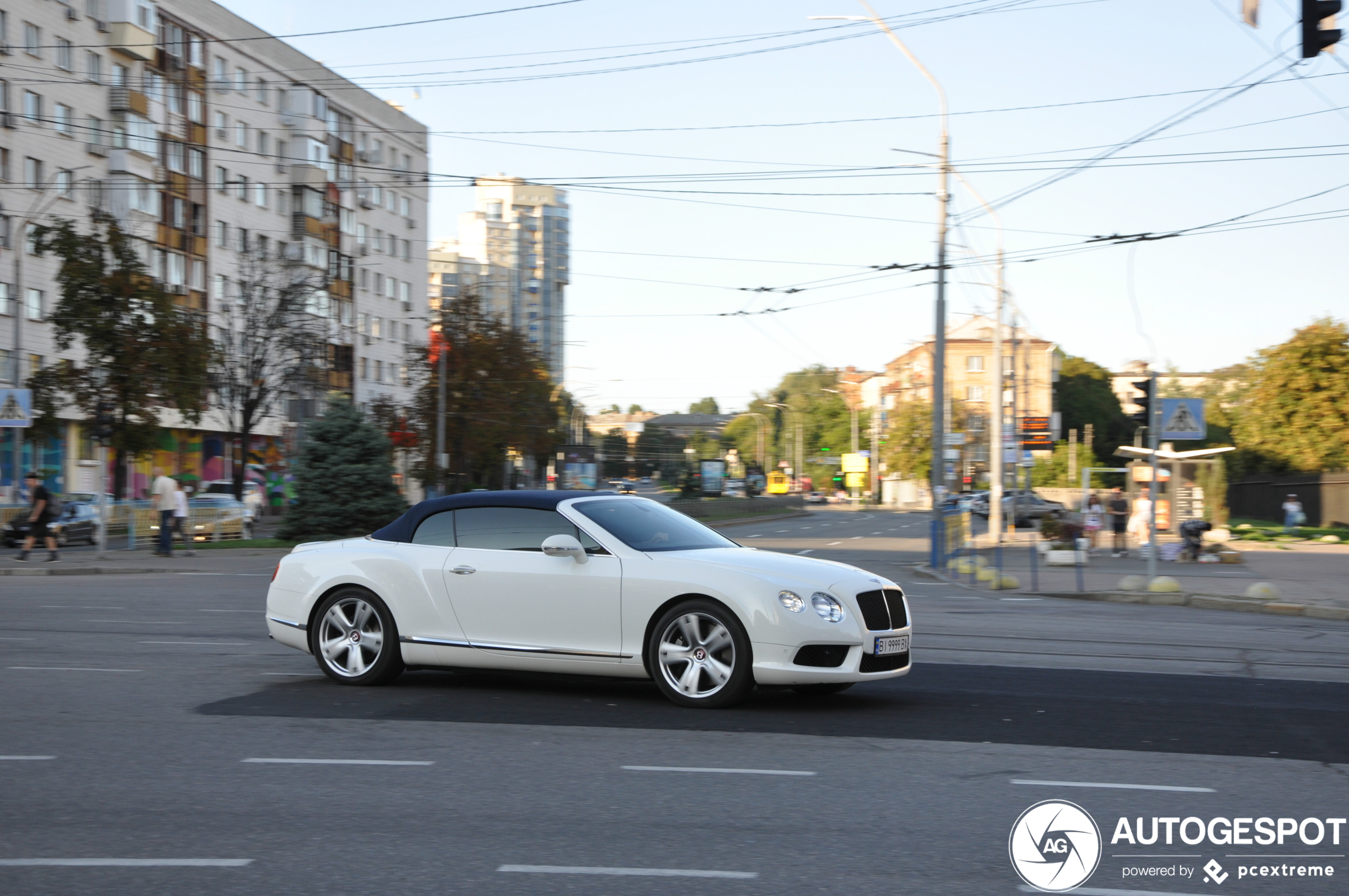 Bentley Continental GTC V8