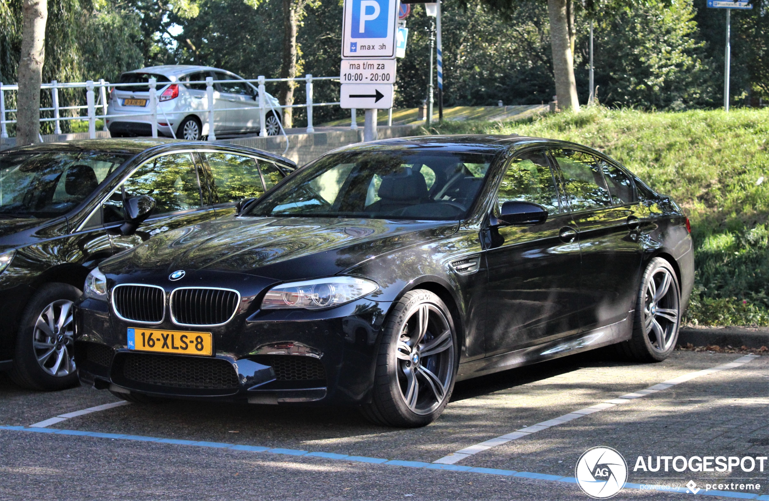 BMW M5 F10 2011