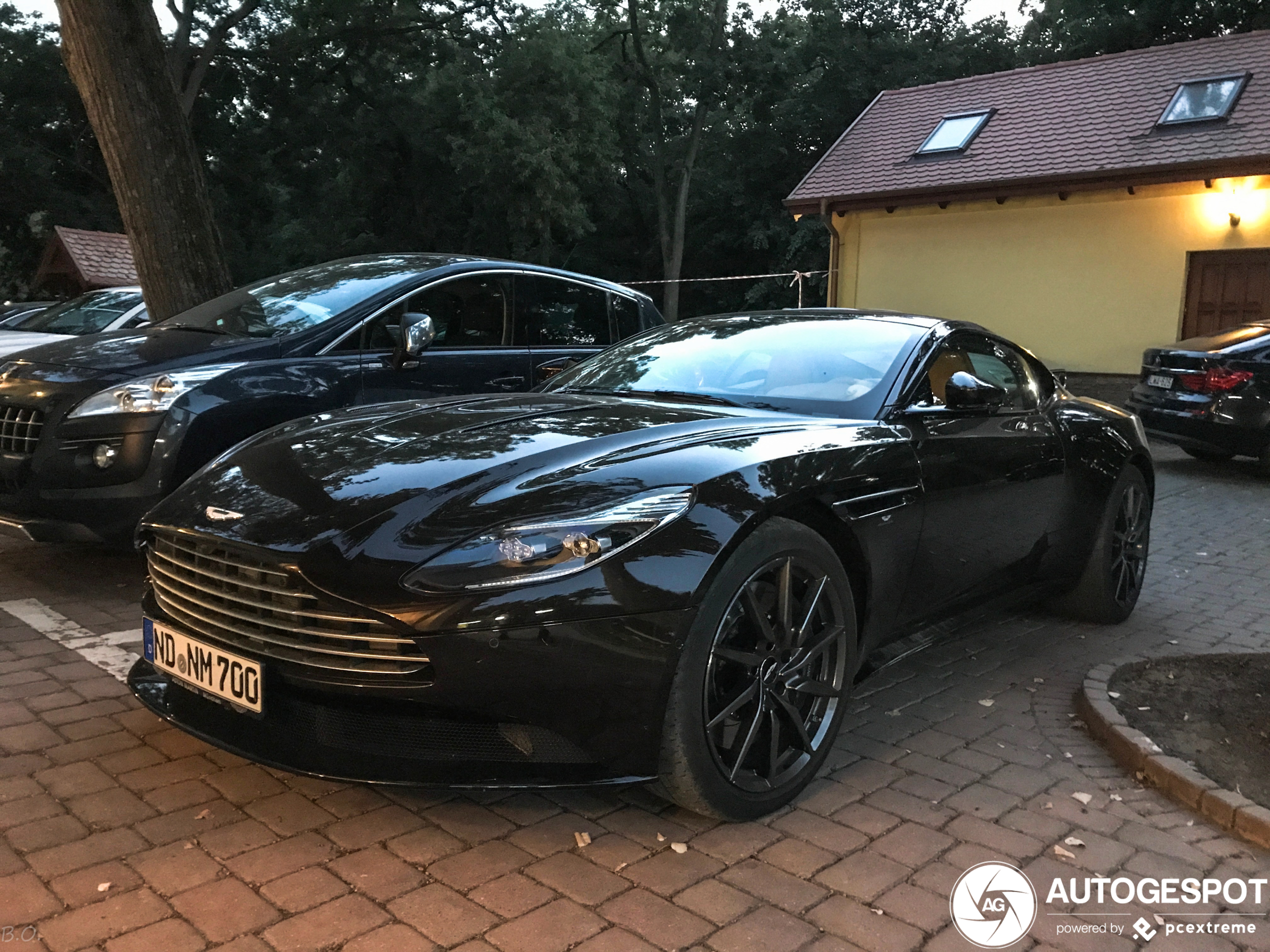 Aston Martin DB11