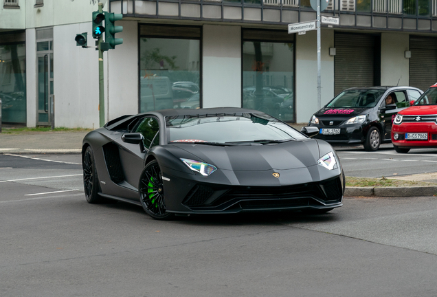 Lamborghini Aventador S LP740-4