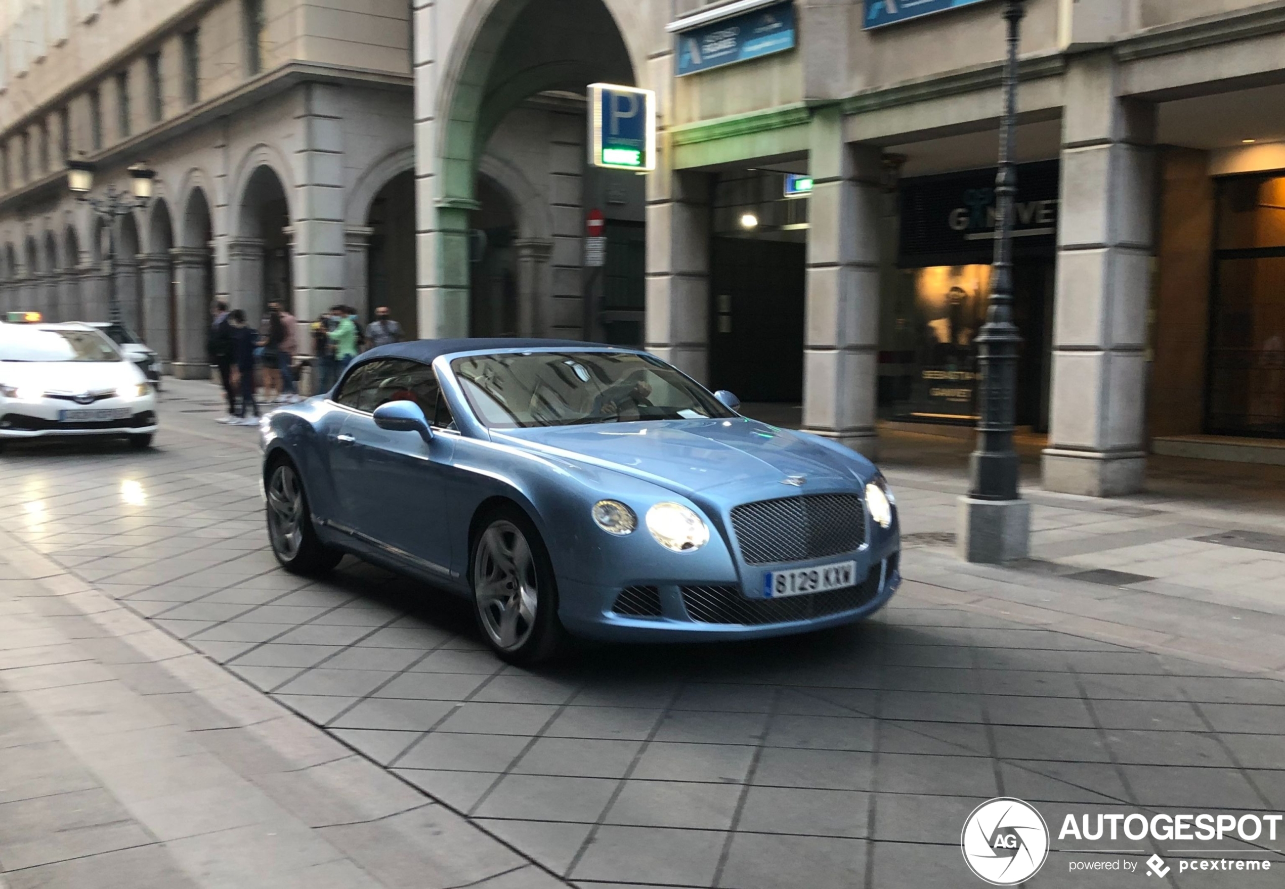 Bentley Continental GTC 2012