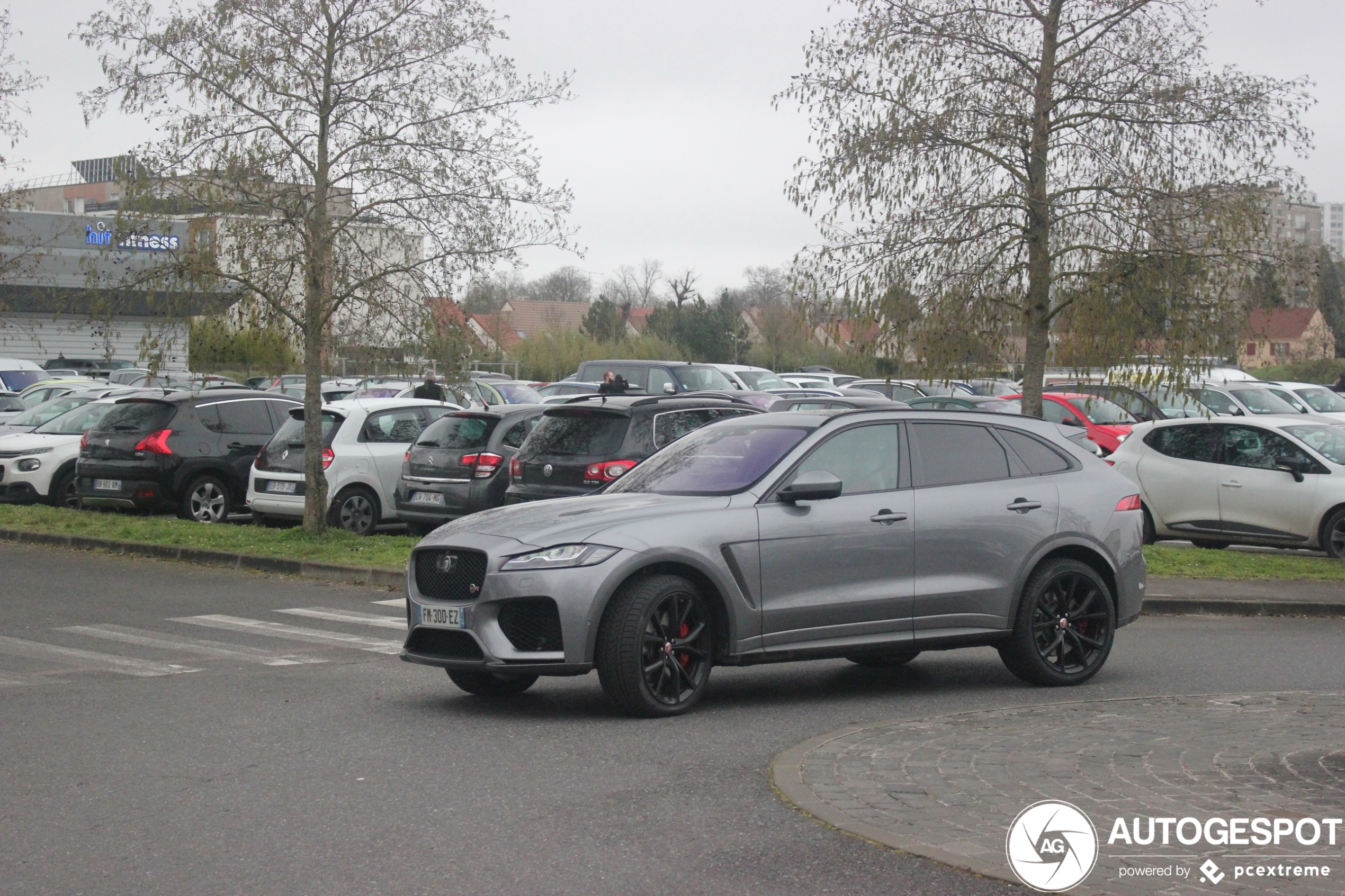 Jaguar F-PACE SVR