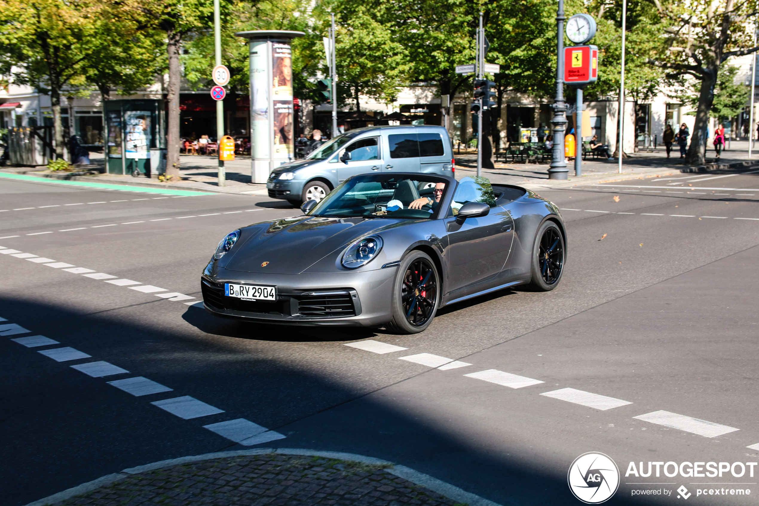 Porsche 992 Carrera 4S Cabriolet