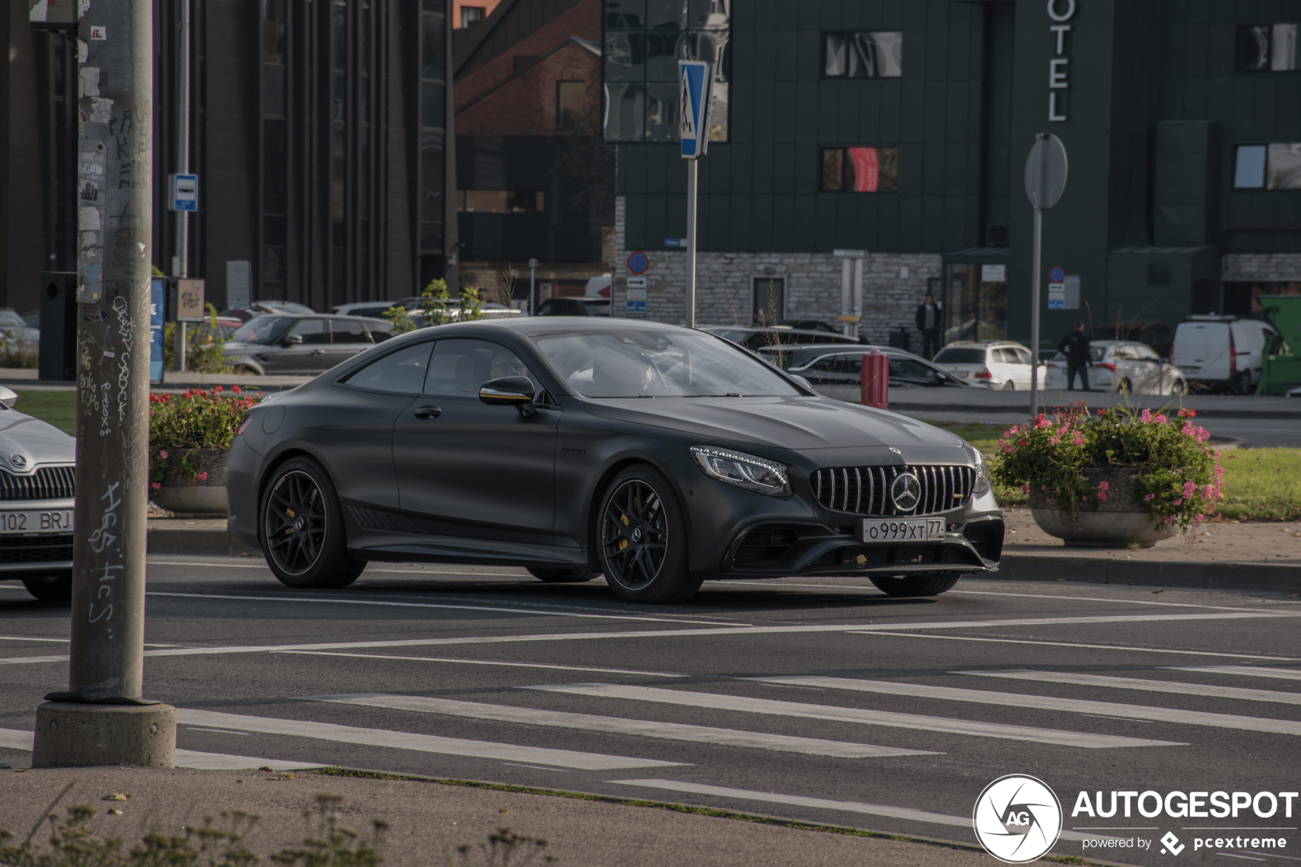 Mercedes-AMG S 63 Coupé C217 2018 Yellow Night Edition